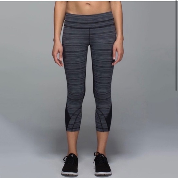 Lululemon Run Inspire Crop II Mesh Cyber Stripe Deep Coal Black Mesh Size 4 - Picture 2 of 15